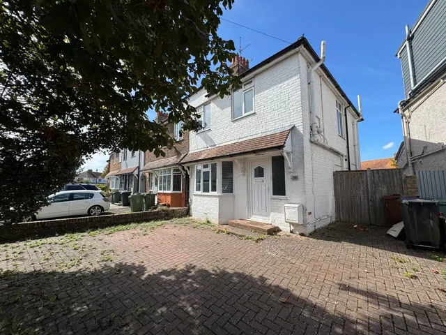 Queens Crescent, Eastbourne, BN23, photo 1