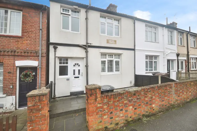 37 Bishop Road, Chelmsford, Essex, CM1 1PX, photo 1