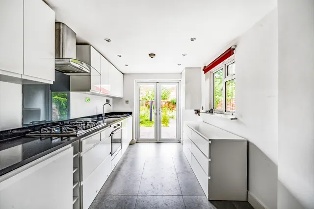 Temple Road, London, NW2, photo 2