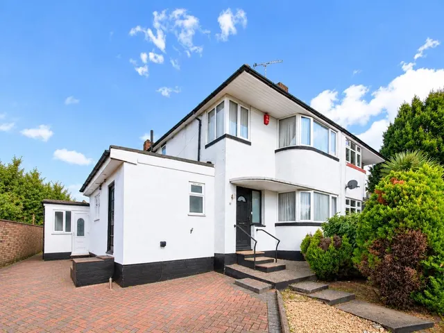 Marlborough Avenue, Edgware, HA8, Edgware, photo 1