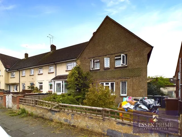Photo 3 — Truro Road, Gravesend DA12 5RE