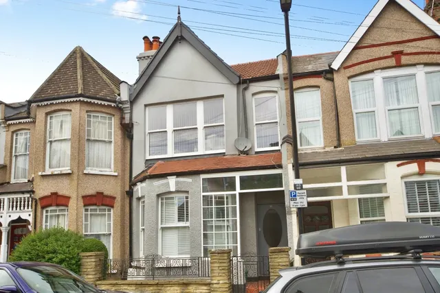 Arcadian Gardens, London, N22, photo 1