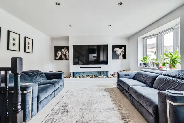 Southernwood Drive, Swindon, SN2, photo 2