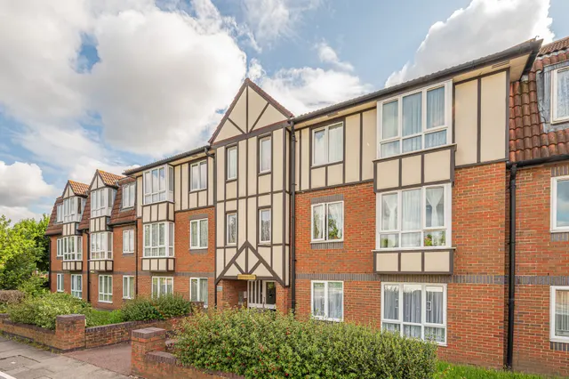 1 Radbourne Court, Harrow, photo 1