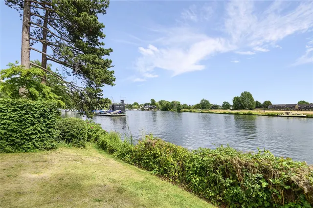 Photo 2 — Thames Close, Hampton, TW12 2ET