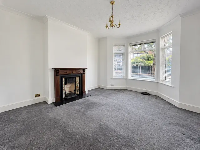 Alexandra Road, South Woodford, E18, photo 1