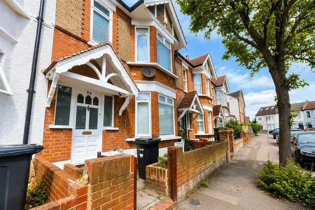 Alexandra Road, South Woodford, E18, photo 1