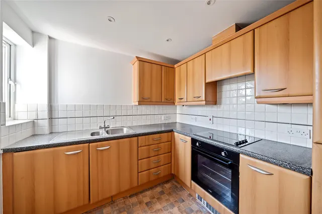 Photo 2 — Eaton Road, Sutton, Surrey, SM25AQ
