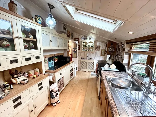 Maple Leaf Drive, Wood End, CV9, photo 2