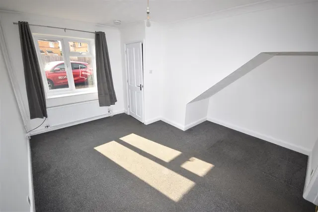 Photo 3 — Truro Close, Sleaford