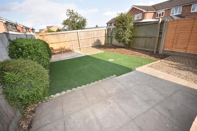 Photo 2 — Truro Close, Sleaford