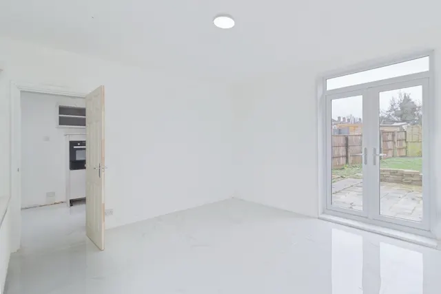 Photo 3 — Hockley Farm Road, Leicester