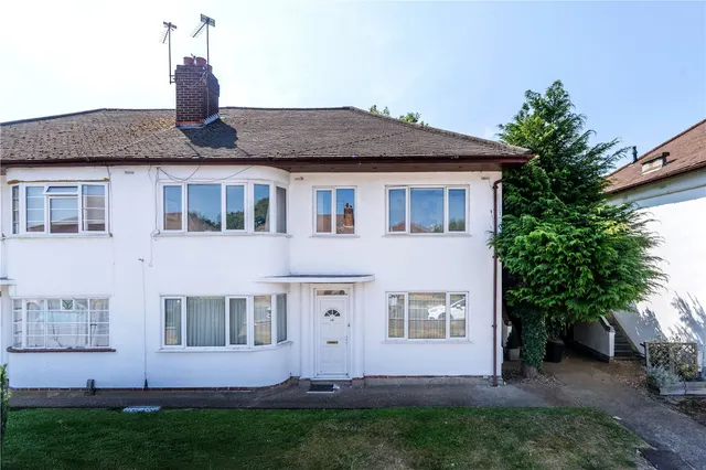 Fulwood Gardens, Twickenham, TW1 1EN, photo 1