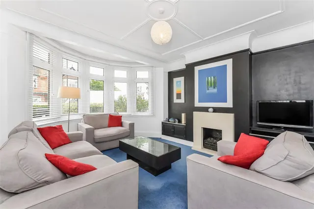 Hedge Lane, Palmers Green, N13, photo 2