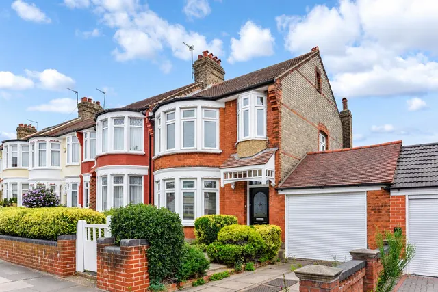 Hedge Lane, Palmers Green, N13, photo 1