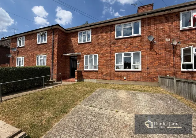 Romford, RM3, photo 1