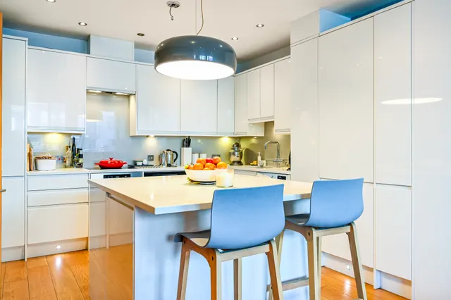 Photo 3 — Flat 36, 100 Drayton Park, London