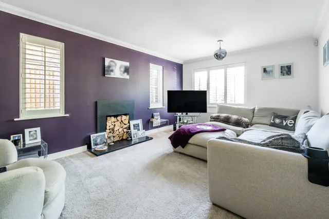 Merrow Place, Guildford, GU4, photo 2