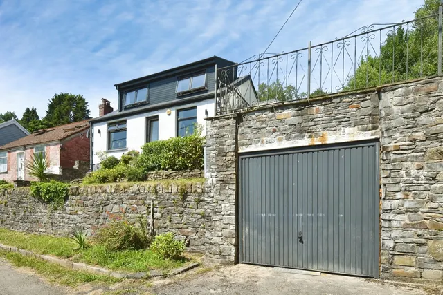 Pheasant Road, Trebanos, SA8, photo 1