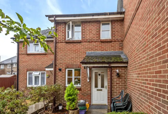 Pearce Close, Mitcham, CR4 2GP, photo 1