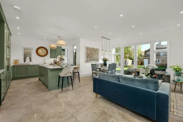 Grove Way, Esher, Surrey, KT10 8HN, photo 1