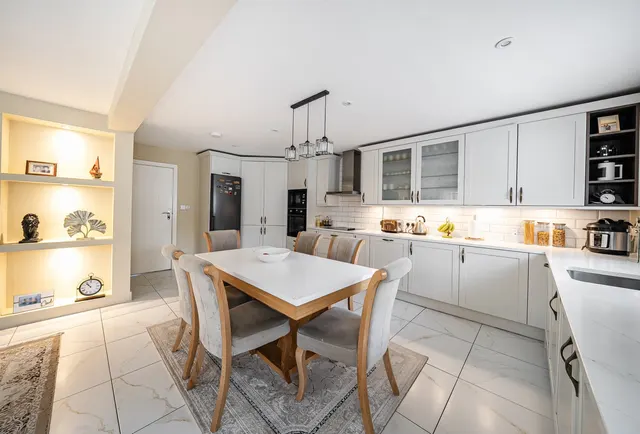 Photo 2 — Barton Road, Oxfordshire, Headington, OX3 9JE