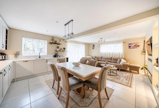 Photo 3 — Barton Road, Oxfordshire, Headington, OX3 9JE