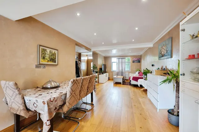Upper Fairfield Road, Leatherhead, KT22, photo 2