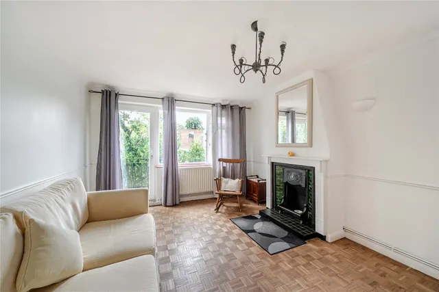 Photo 3 — Embassy Gardens, Beckenham, BR3