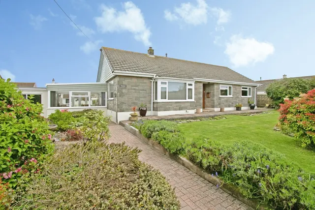 Highfield Road, Mount Hawke, TR4, photo 1