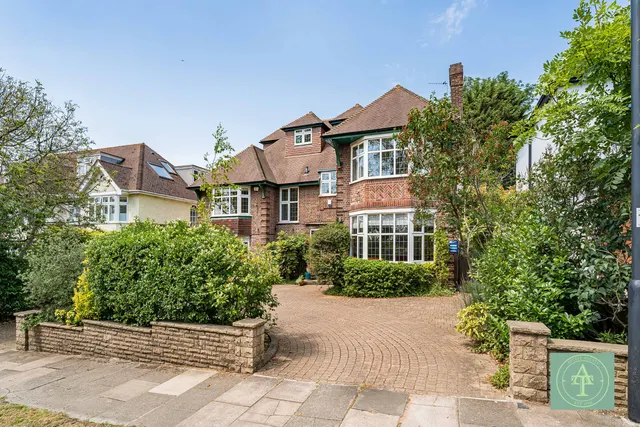 Photo 3 — Powys Lane, Southgate, London, N14