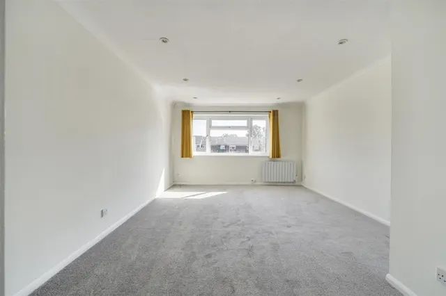 Emmer Green Court, Caversham, photo 2