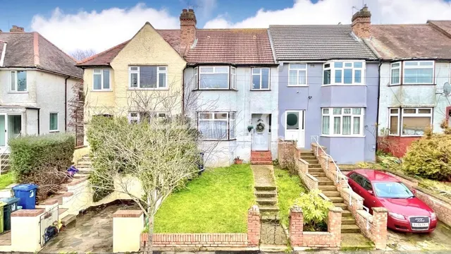 Rosewood Avenue, Greenford, UB6, photo 1