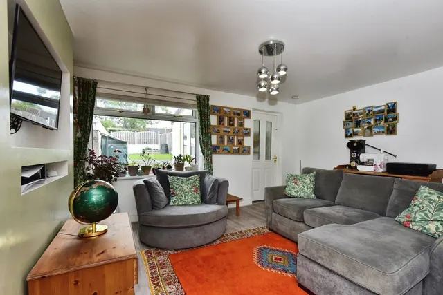 Wainwright Crescent, Sheffield, S13, photo 3