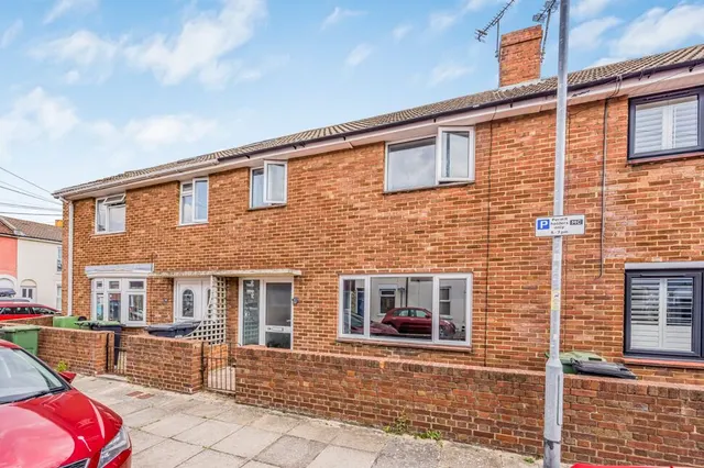 Grenville Road, Southsea, Hampshire, PO4, photo 1