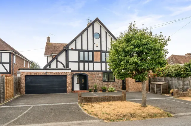 Crossbush Road, Felpham, PO22, photo 1