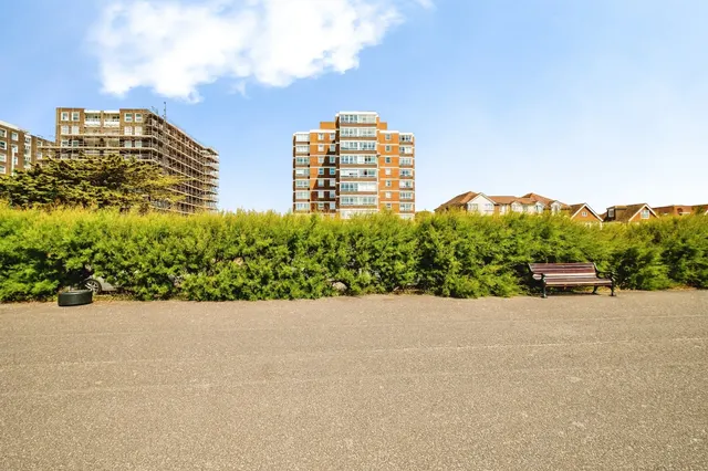 West Parade, Worthing, BN11, photo 2