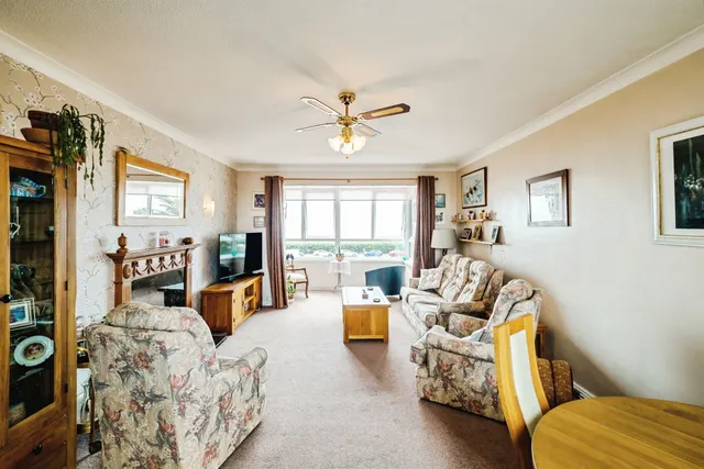 West Parade, Worthing, BN11, photo 3