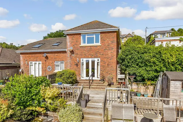 New Road, Brading, PO36, photo 1