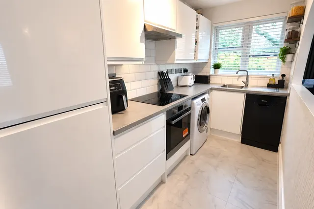 Photo 3 — Doveney Close, Orpington, BR5 3WF