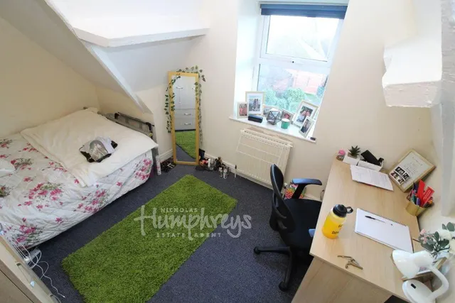 Pickmere Road, S10, photo 1