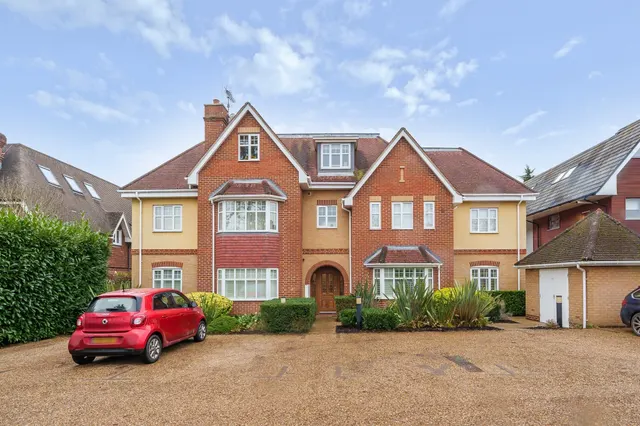 Shoppenhangers Road, Maidenhead, photo 1