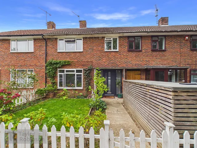 Furzefield, West Green, RH11, photo 1