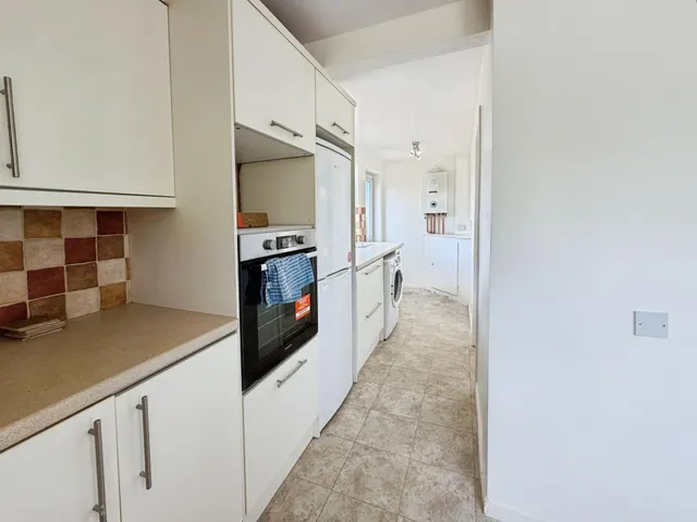 Whitethorn, Welwyn Garden City, AL7, photo 3
