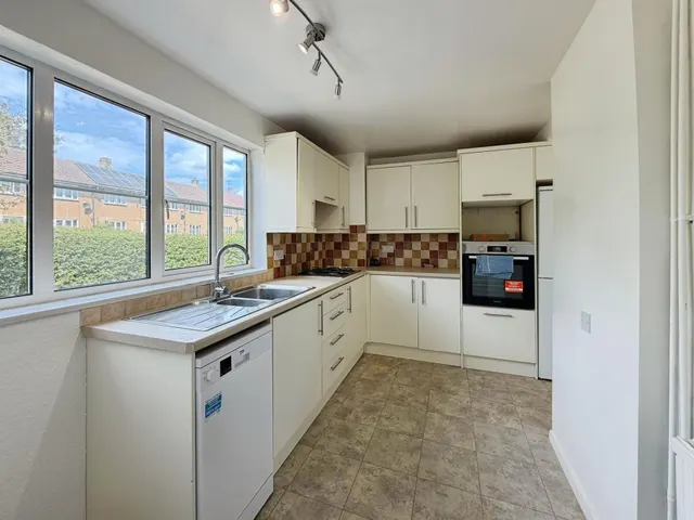 Whitethorn, Welwyn Garden City, AL7, photo 2