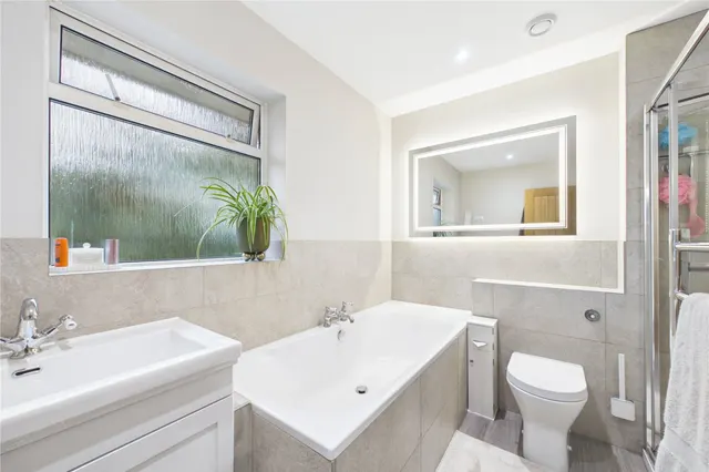 Whitedown Road, Tadley, RG26, photo 3