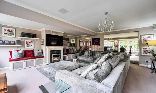 Photo 2 — Golf Side, Cheam, SM2