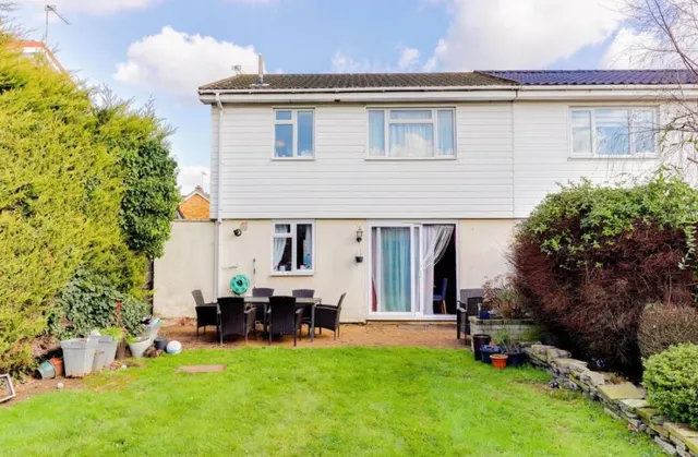Coveham Crescent, Cobham, KT11 1AR, photo 1