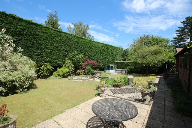 Sycamore Close, Fetcham, KT22, photo 2