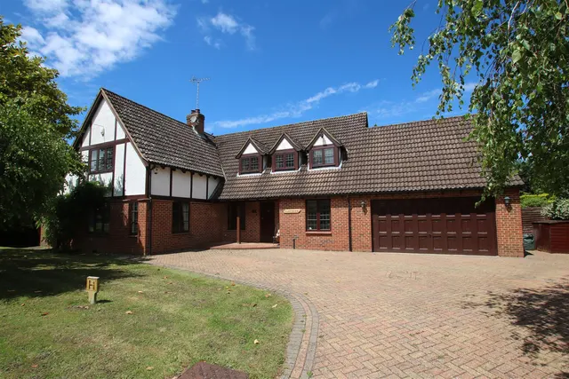 Sycamore Close, Fetcham, KT22, photo 1